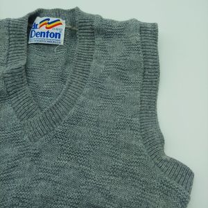 Dr Denton Kids Vintage acrylic knit gray v neck vest S 8/10